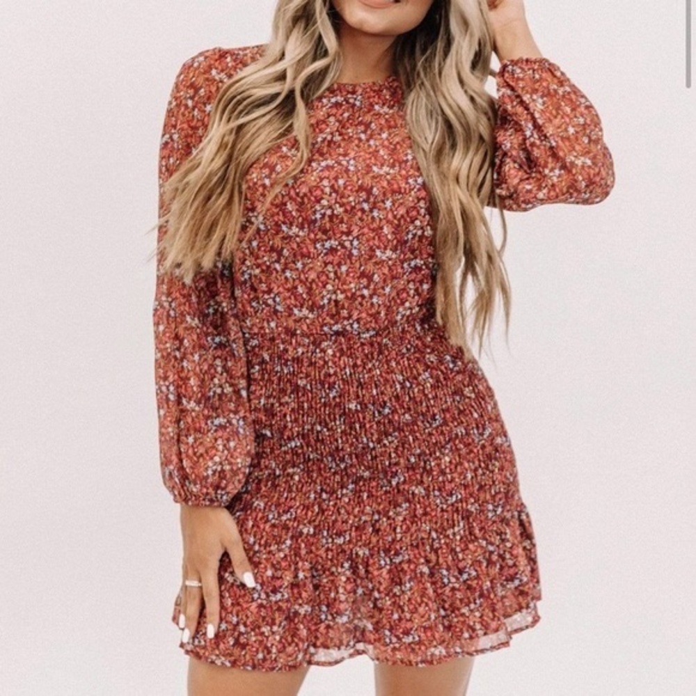 NWT DRESS FORUM FLORAL LONG SLEEVE DRESS 🌸